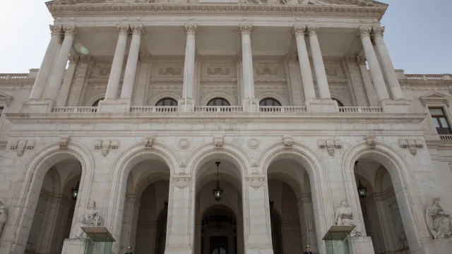 Le Parlement rend hommage à Ramada Curto et Brederode dos Santos