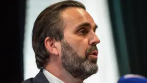 Le président de l'Ordre des médecins alerte sur "l'instabilité" du SNS.