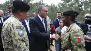 Le président loue la coopération des Forces Armées pour prévenir les incendies.