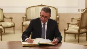 Le Président promulgue le paiement du "chômage technique" simplifié à 100%