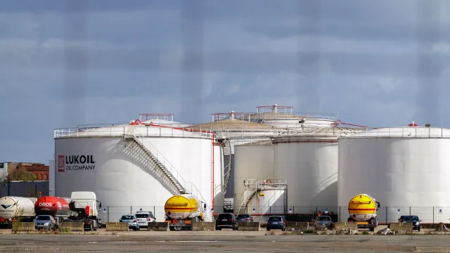 Le prix du Brent pour livraison en juin augmente de 3,48 % à 101,91 dollars.