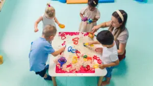 Le secteur social loue le renforcement des crèches et des foyers avec 440 millions d'euros.