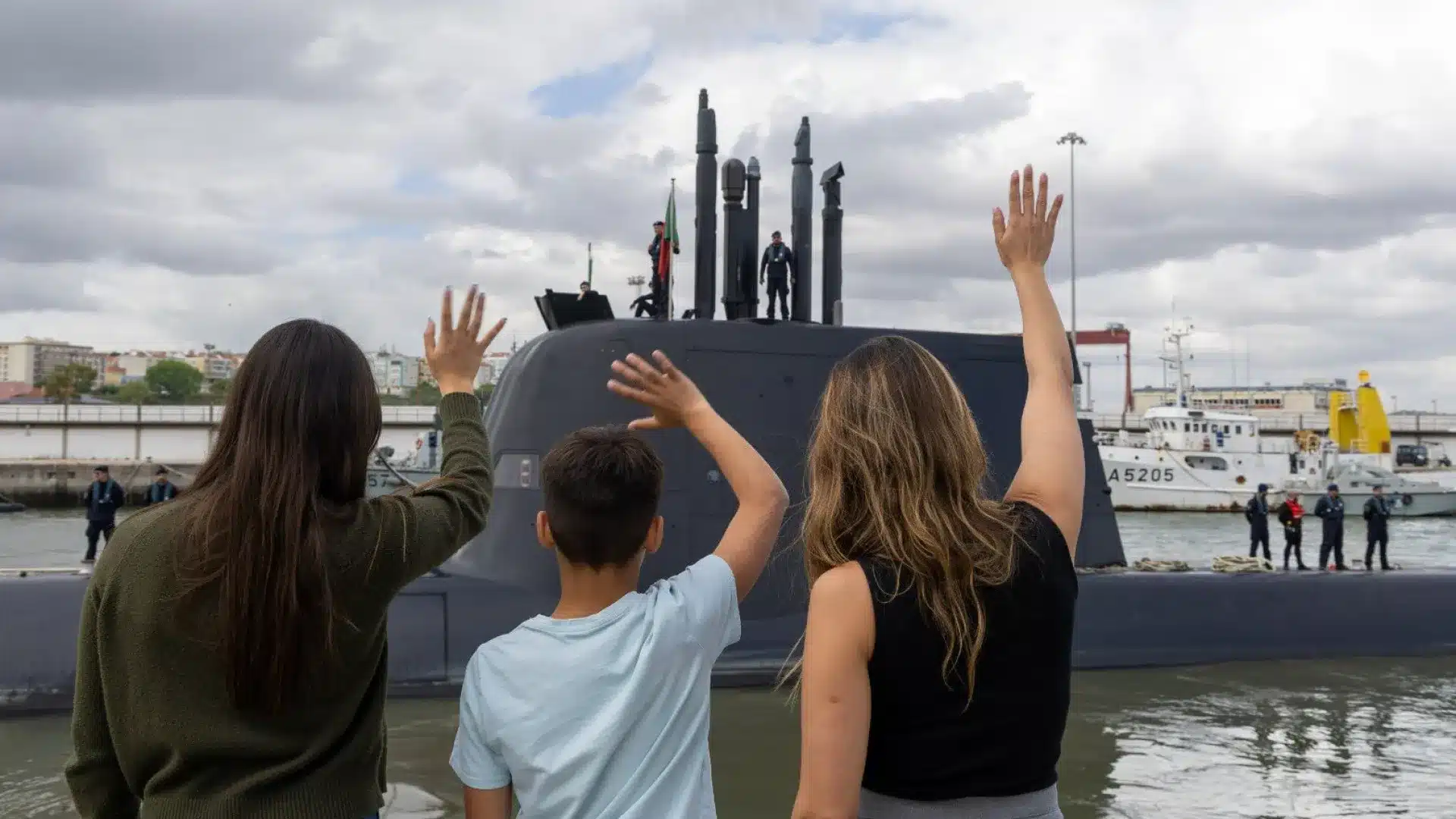 Le sous-marin Tridente part pour une mission internationale de l'OTAN. Les images