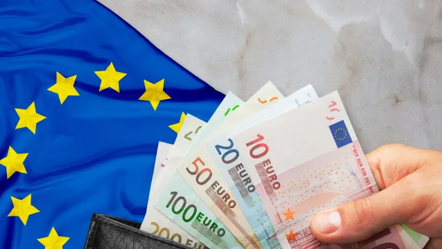 Le tribunal de l'UE décide : la banque ne peut pas demander d'intérêts sur les primes d'assurance.