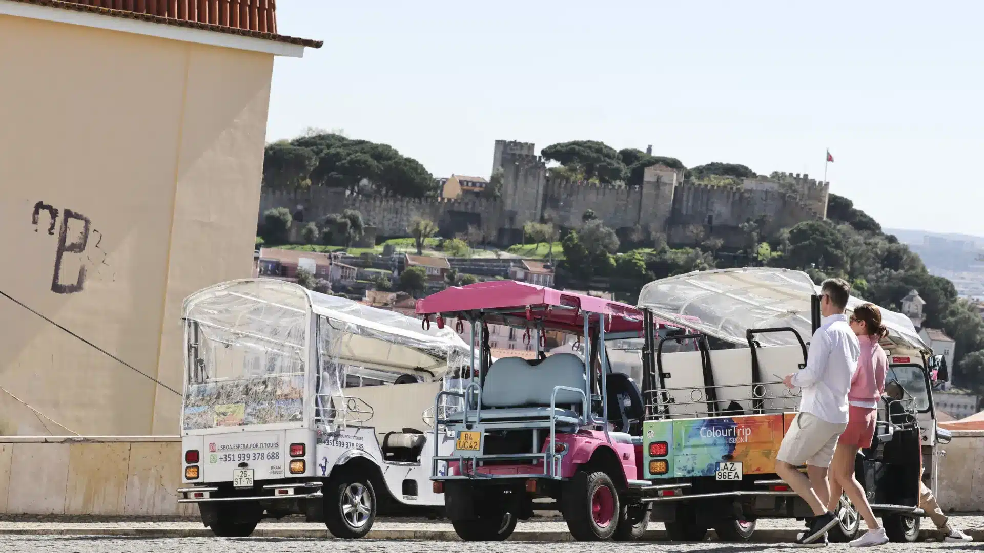 Les associations de « tuk-tuk » défendent une régulation pour mettre fin à « l'excès »