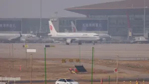 Les compagnies aériennes chinoises appliquent une surtaxe sur le carburant pour les vols intérieurs.