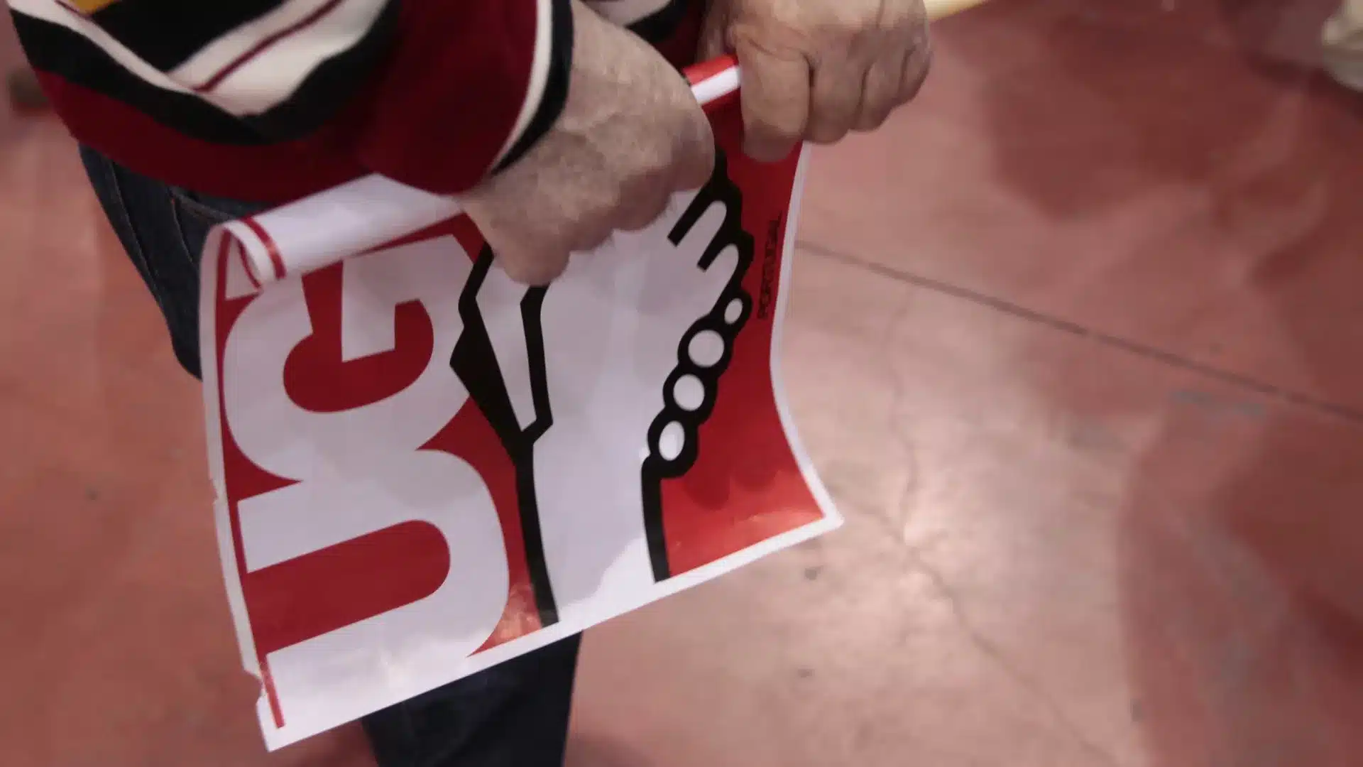 Les employeurs accusent l'UGT de compromettre la négociation du paquet de travail.