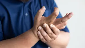 Les femmes et les personnes âgées sont les plus touchées par les maladies chroniques, dit INE.