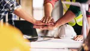 Les immigrants arrivent plus qualifiés, mais le marché ne suit pas : Pourquoi ?