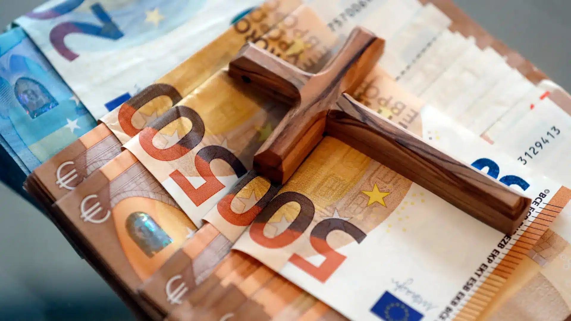 Les indemnités n'échappent pas : le fisc va taxer les victimes des abus de l'Église.