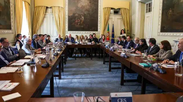 Les modifications de la loi du travail retournent aujourd'hui à la table de la Concertation Sociale.