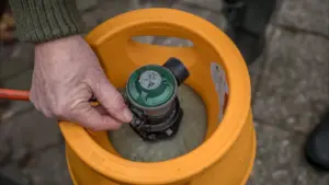 Les prix du gaz et du pétrole en Europe baissent après un accord de cessez-le-feu.