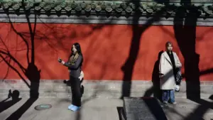 Les prix du pétrole frappent le secteur du tourisme en Chine.