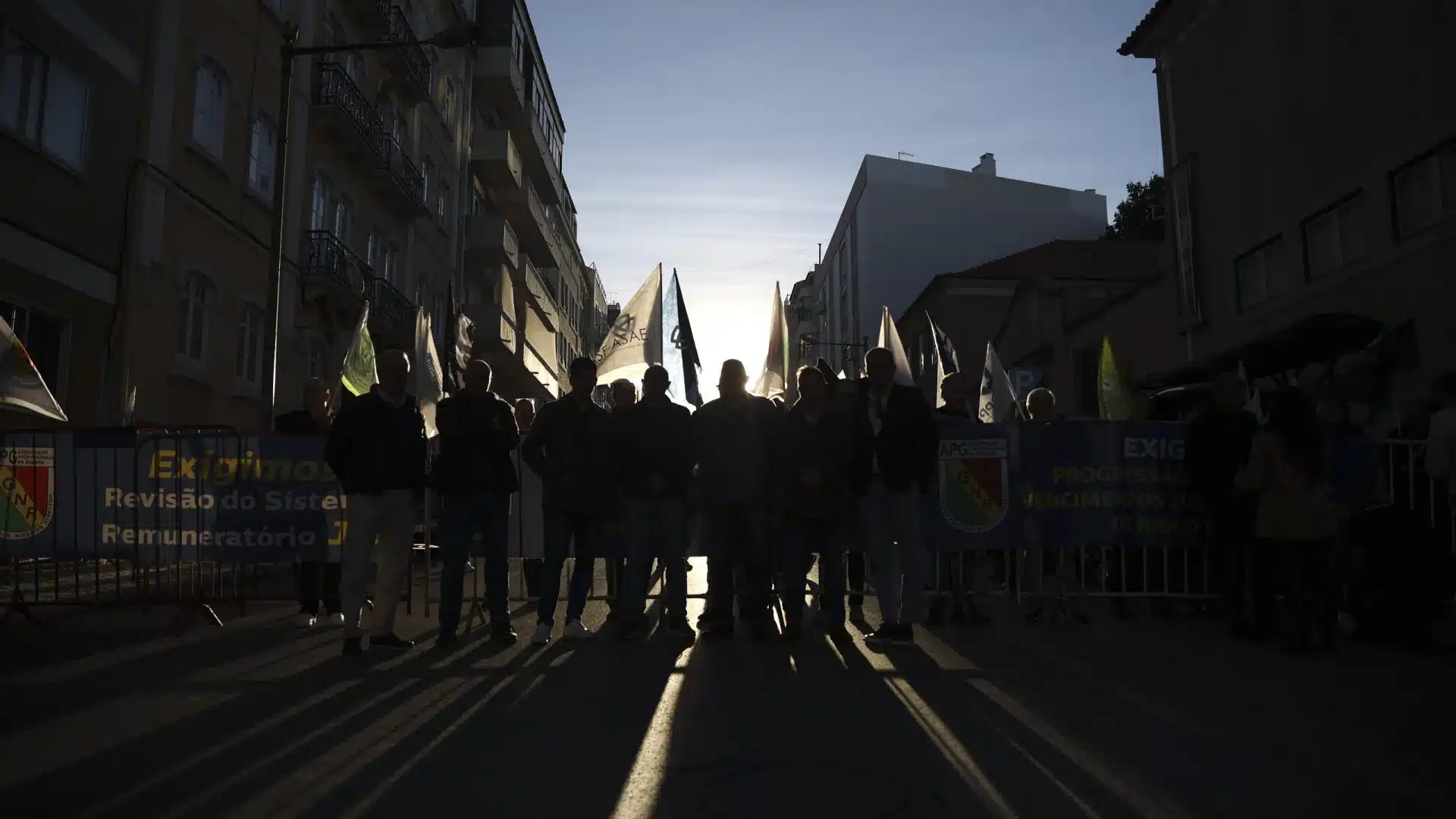 Les structures syndicales de la police marquent un mouvement de protestation national contre les coupes.
