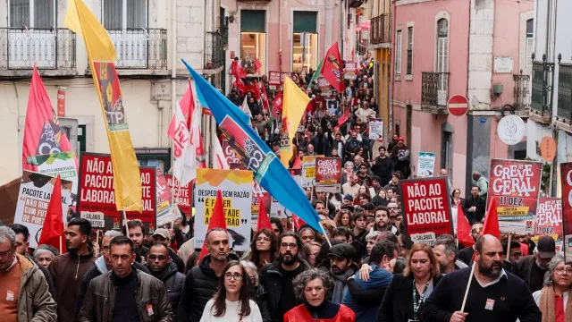 Les travailleurs descendent dans la rue : l'enseignement et les services publics peuvent ressentir l'impact.