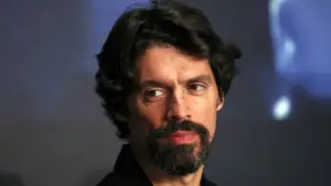 L'histoire reste la même dans les choses les plus simples. Le mécontentement est le même.