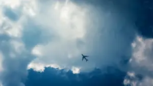 L'IATA demande une coordination face au risque de rationnement de carburant dans l'aviation.