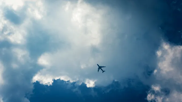 L'IATA demande une coordination face au risque de rationnement de carburant dans l'aviation.