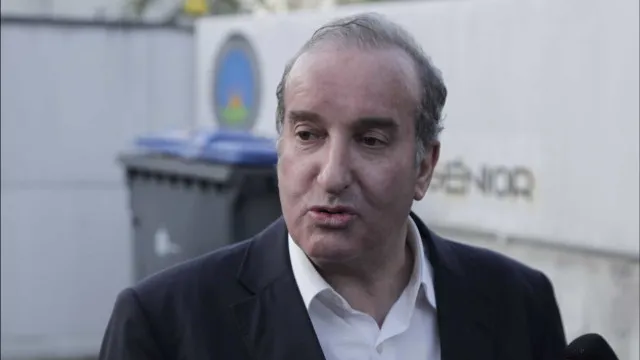 Maia : Fait des "propositions illicites" avec un "document faux" signé par le maire.