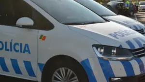 Marido menace de mort son épouse avec sa fille dans les bras (et ouvre le gaz) à Lisbonne.