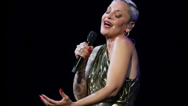 Mariza sort un nouvel album "Amor" et part en tournée mondiale.