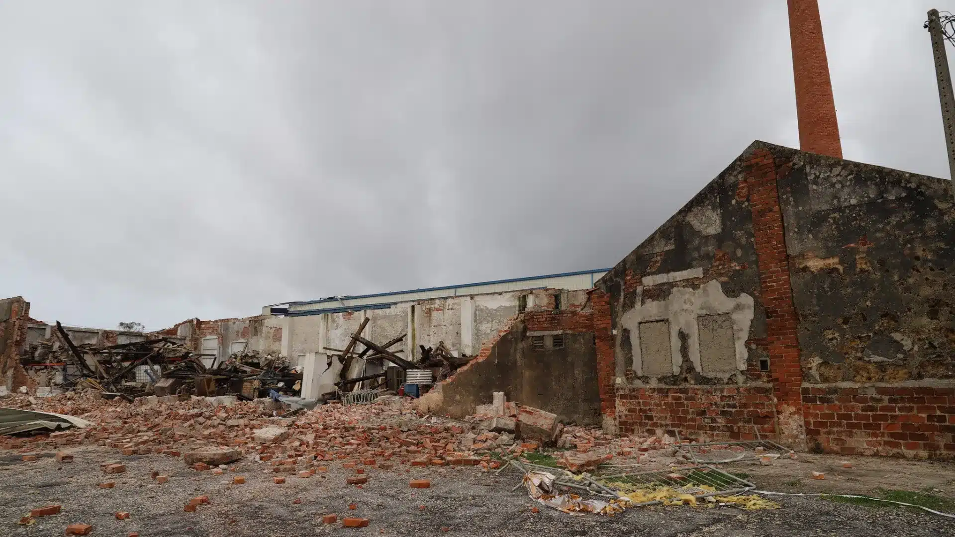 Mau temps. Six familles de la Marinha Grande relogées dans des maisons modulaires.