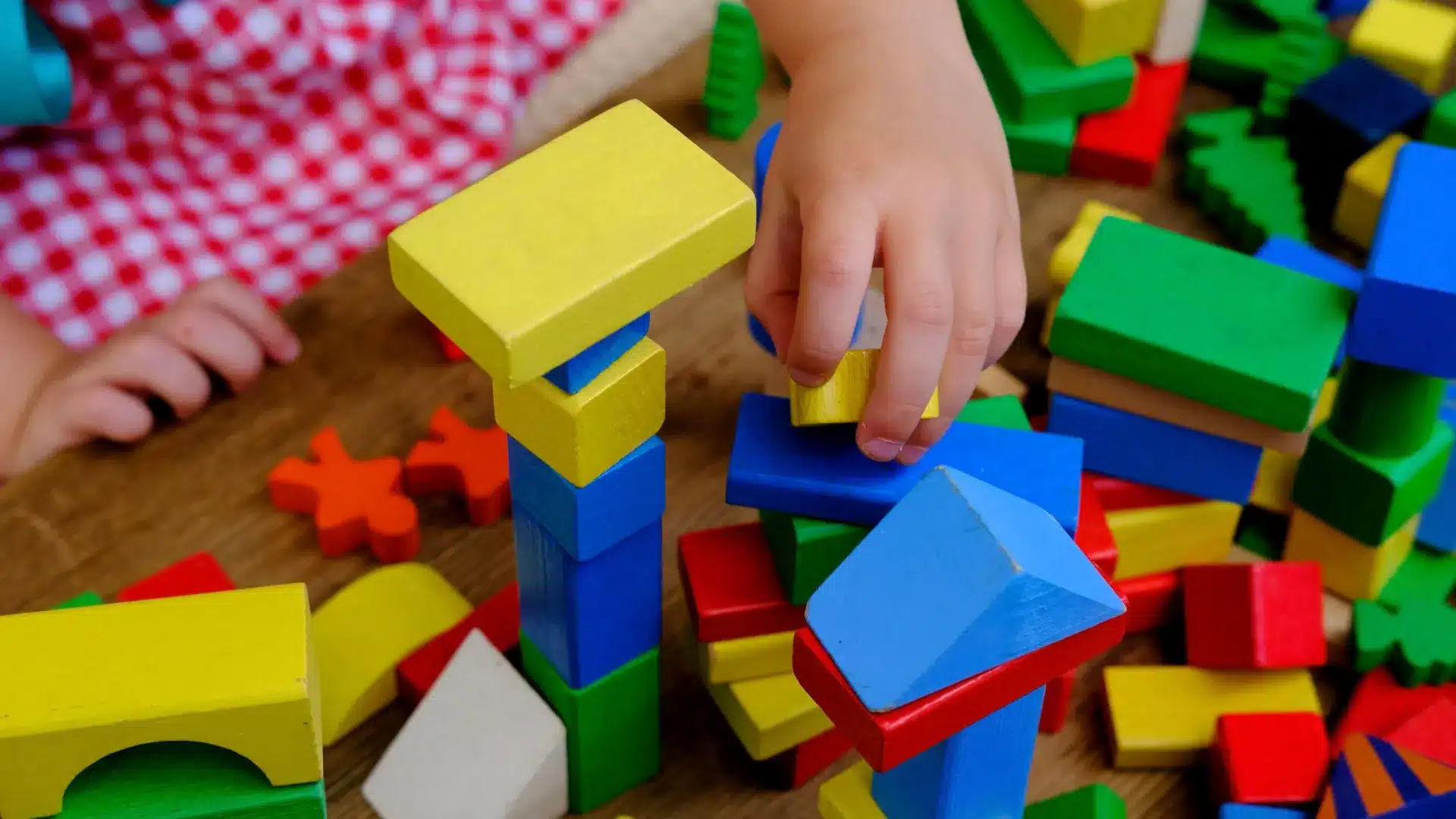 Mauvais traitements dans un collège des Açores. Années de plaintes et pression pour faire taire.
