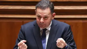 Même sans concertation, "le gouvernement ne cessera pas de présenter une proposition"
