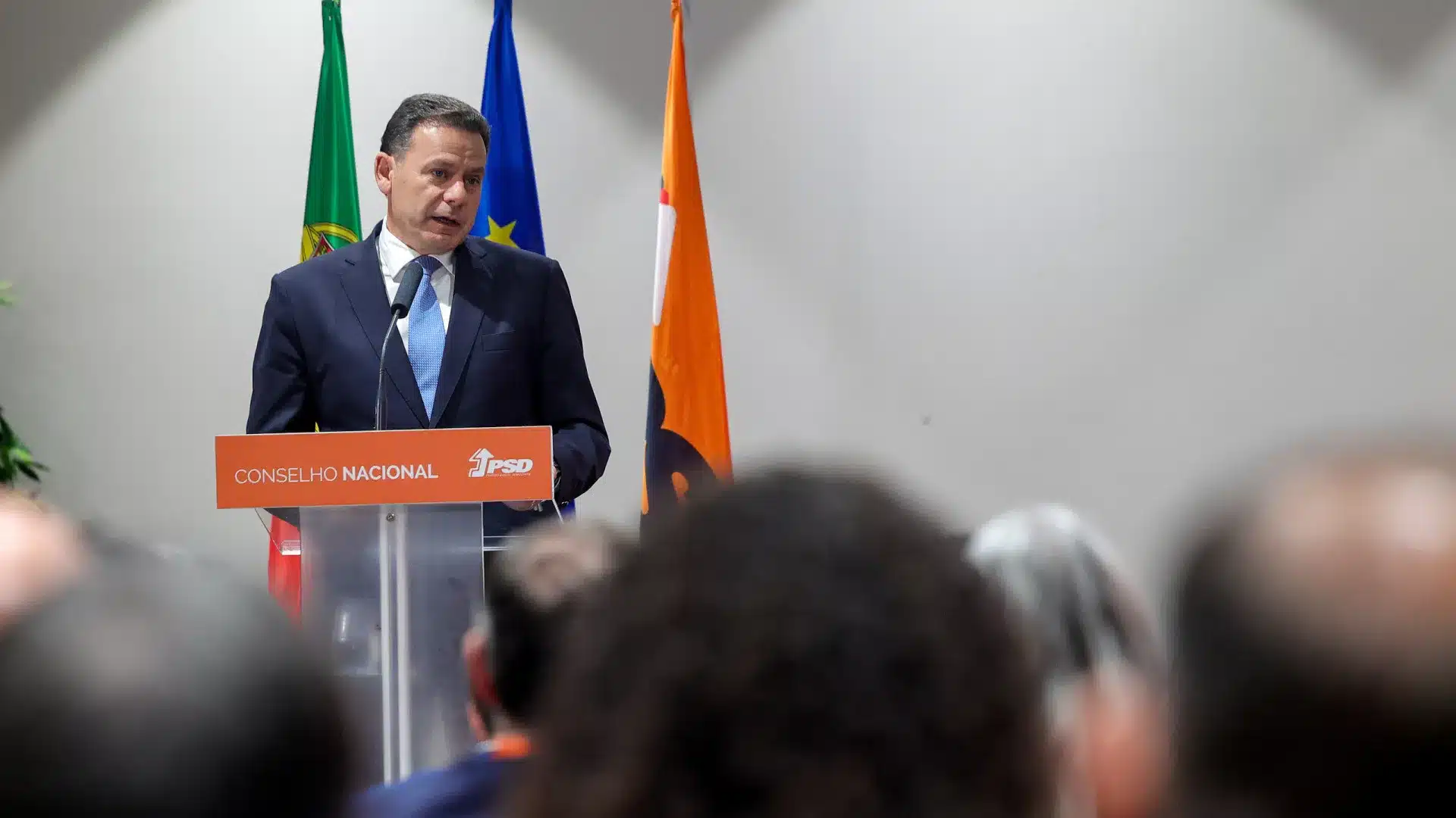 Monténégro admet "sacrifier des résultats" pour que "les gens souffrent moins".