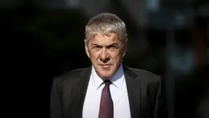 Neuf ans plus tard, un tribunal jugera l'action de Sócrates contre l'État.