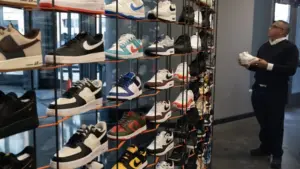 Nike va licencier 1 400 travailleurs