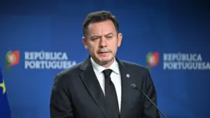 "Nous avons de l'argent pour aider les gens à reconstruire des œuvres plus simples."