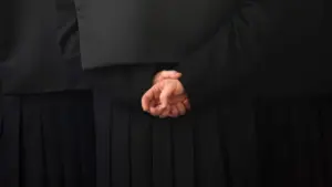 Opération Lex : Un avocat accuse le juge d'agir illégalement en empêchant une manifestation.