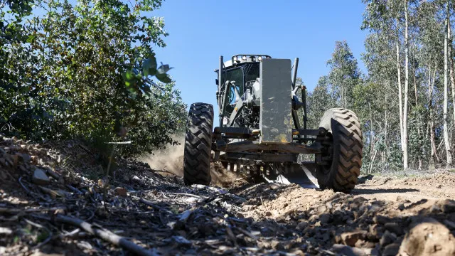 Pedrógão et Figueiró dos Vinhos travaillent sur les chemins forestiers.