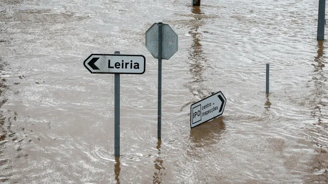 Personnes âgées incapables de demander de l'aide en raison de l'absence de communications fixes à Leiria.
