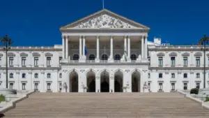 Pétition contre les thérapies de conversion remise à l'Assemblée nationale : 71 000 ont signé