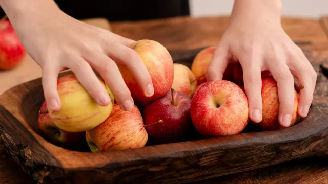 Pomme d'Alcobaça attire des milliards d'insectes pour la pollinisation des vergers éco.