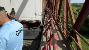 Pont au Cartaxo rouverte à la circulation après le retrait du camion