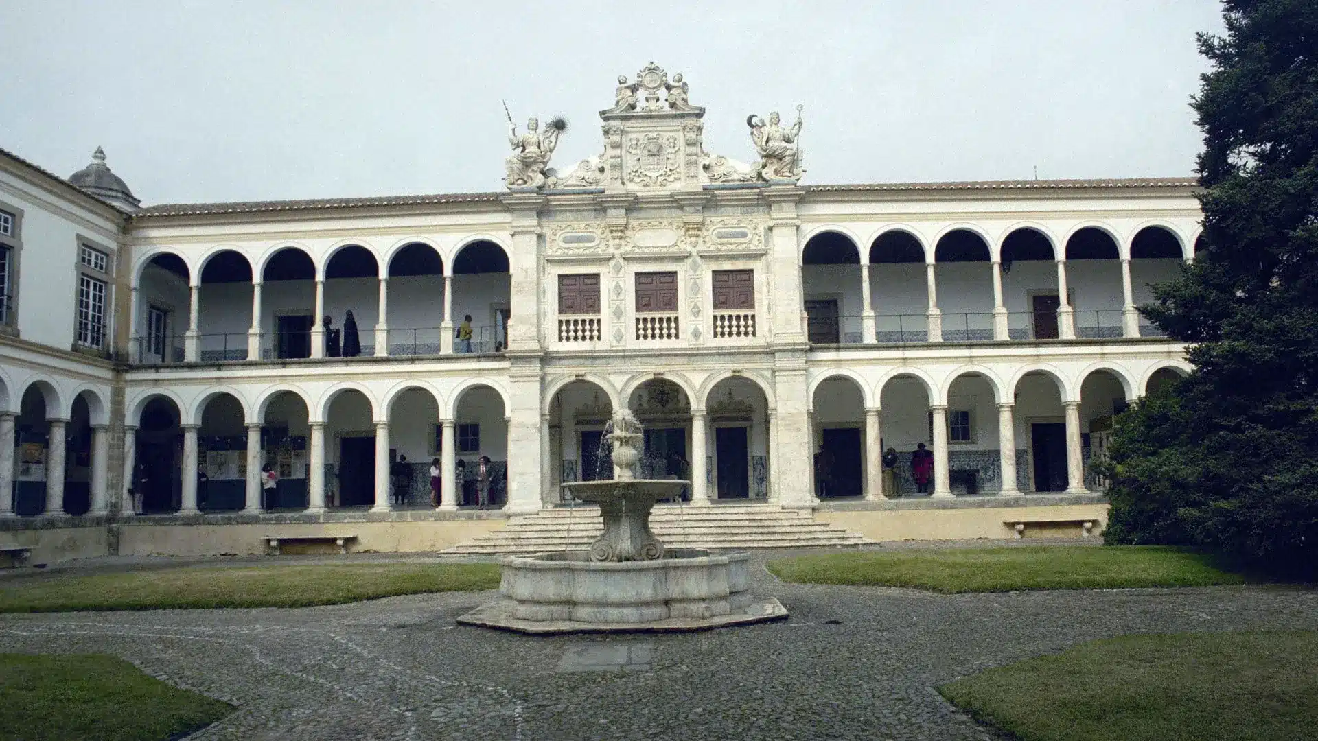 Proposition pour la Médecine à l'Université de Évora rejetée (à nouveau)