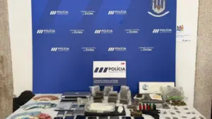 PSP réalise huit arrestations à Évora et saisit 12 350 doses de drogue.