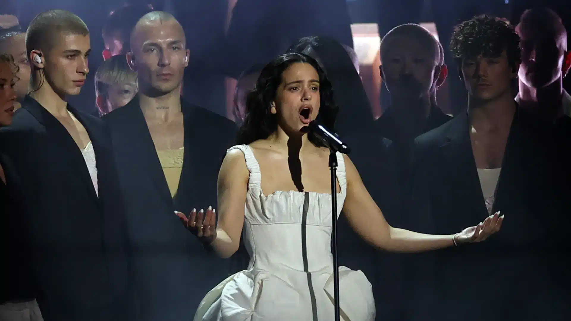 Rosalía donne aujourd'hui à Lisbonne le premier concert de la tournée "Lux" ici.