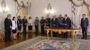 Seguro investit de nouveaux représentants de la République pour les Açores et Madère.