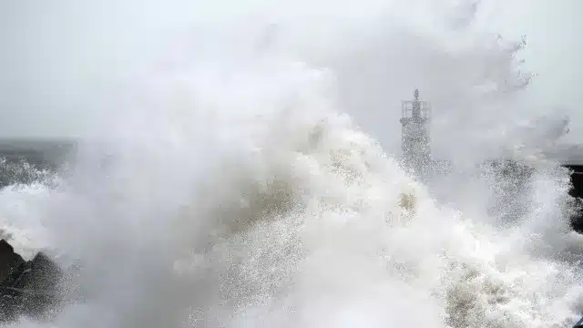Sept districts du continent en vigilance jaune en raison de l'agitation maritime