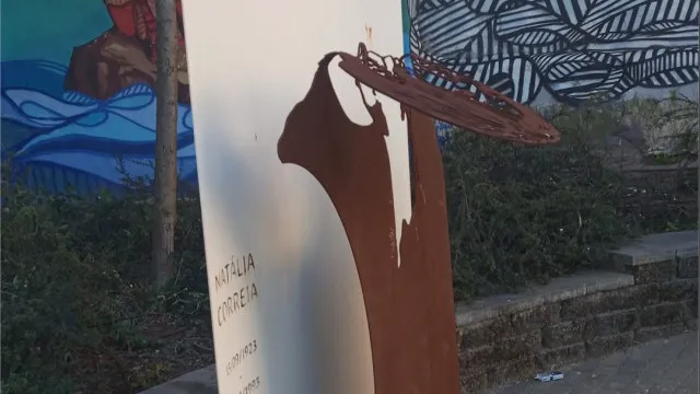 Statue de Natália Correia à Lisbonne vandalisée. La mairie condamne l'attaque.