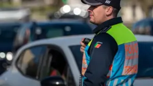 Tentent tuer le conducteur avec un marteau après une dispute de circulation à Porto.