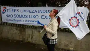 Travailleurs de Lucena & Lucena en grève contre les salaires en retard