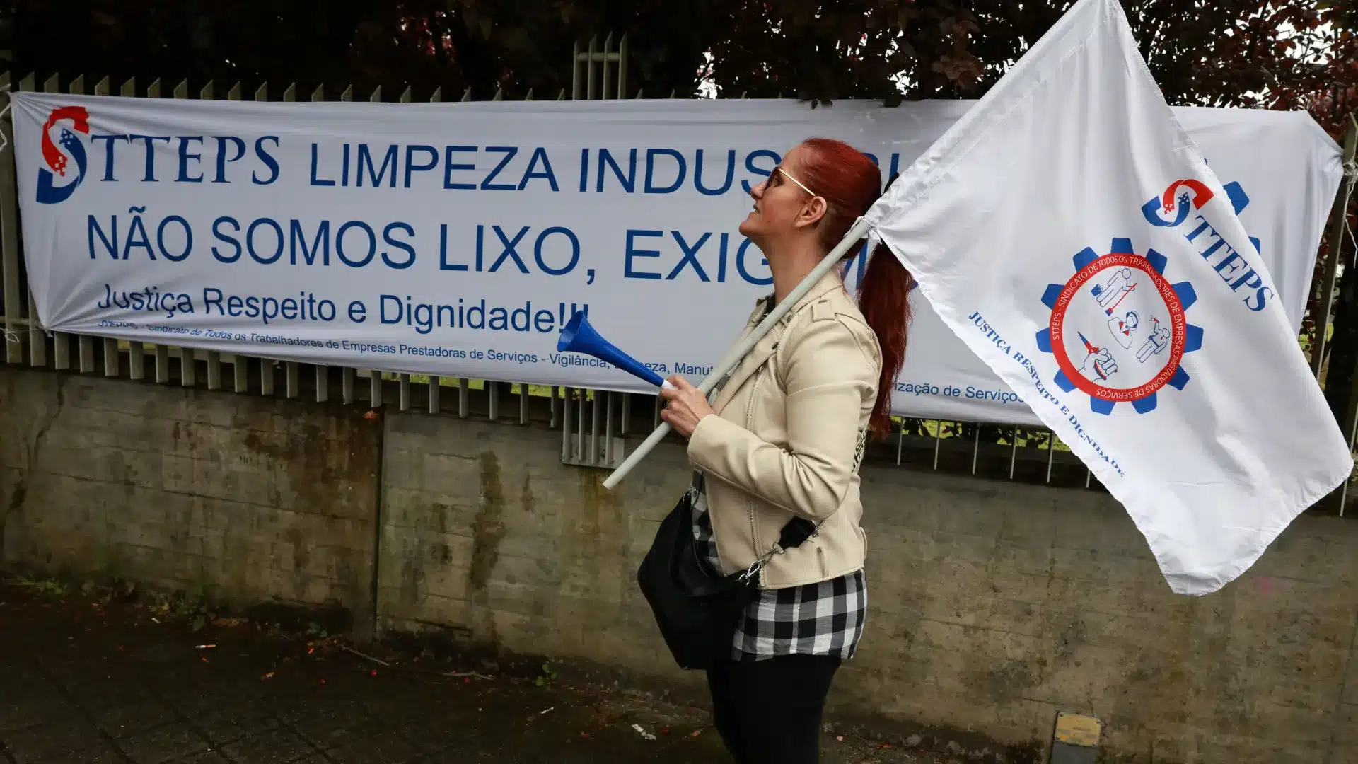 Travailleurs de Lucena & Lucena en grève contre les salaires en retard