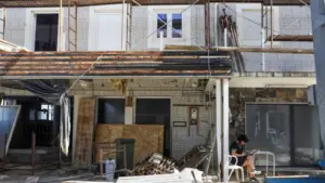 Trois mois après la tempête, Praia da Vieira attend la paix qui tarde.