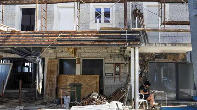 Trois mois après la tempête, Praia da Vieira attend la paix qui tarde.