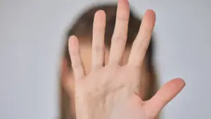 Un homme de 24 ans arrêté pour violence domestique à Lumiar : "Torse nu"